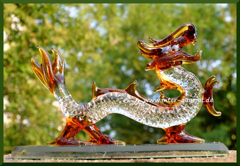 Glasdrache bernsteinfarben